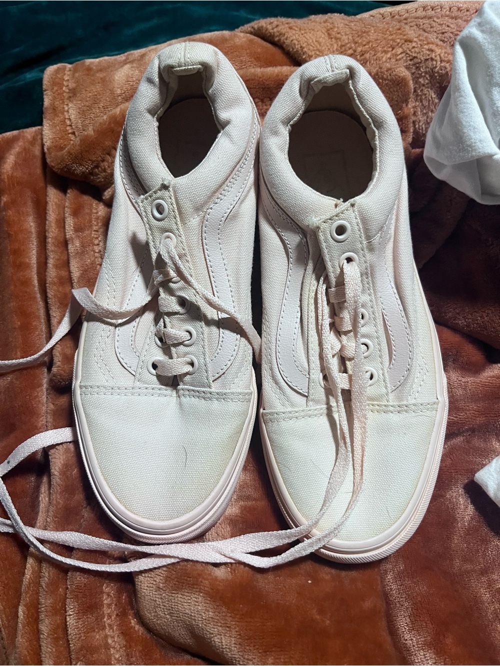Classic Low-Top Canvas Sneakers in Light pink